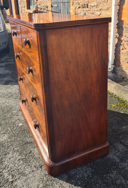 VICTORIAN FLAME MAHOGANY CHEST OF DRAWERS - ADDITIONAL PHOTO 3