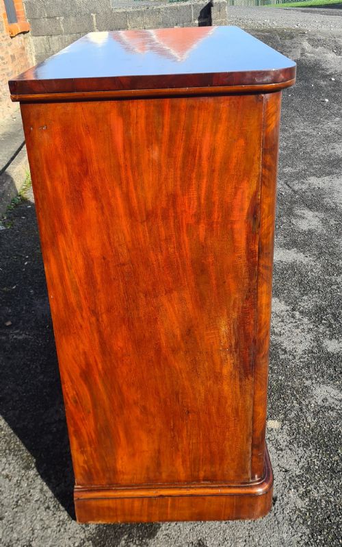 VICTORIAN FLAME MAHOGANY CHEST OF DRAWERS - ADDITIONAL PHOTO 4