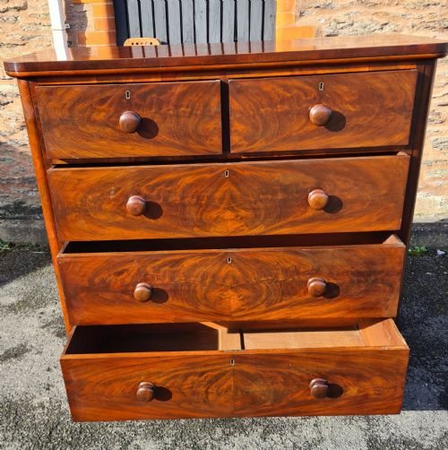 VICTORIAN FLAME MAHOGANY CHEST OF DRAWERS - ADDITIONAL PHOTO 7