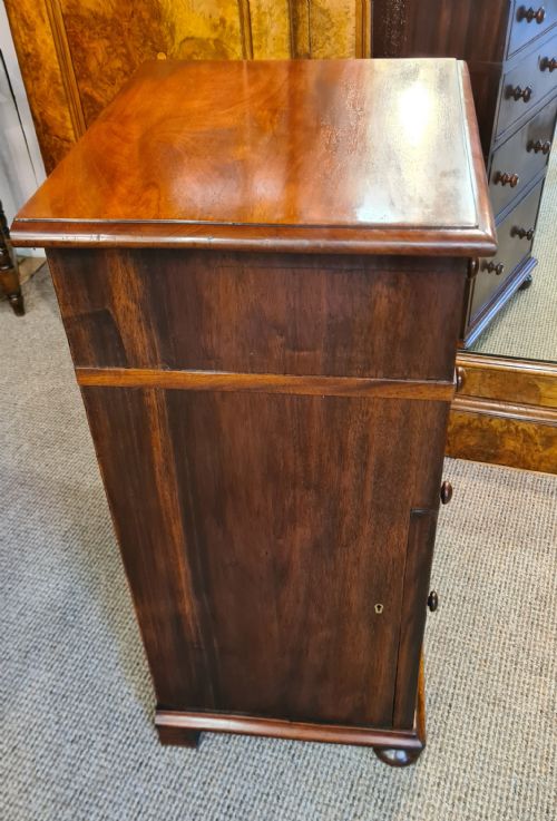 PAIR OF VICTORIAN MAHOGANY BEDSIDE CABINETS - ADDITIONAL PHOTO 4