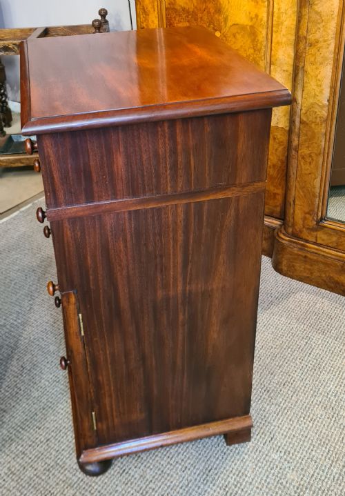 PAIR OF VICTORIAN MAHOGANY BEDSIDE CABINETS - ADDITIONAL PHOTO 5