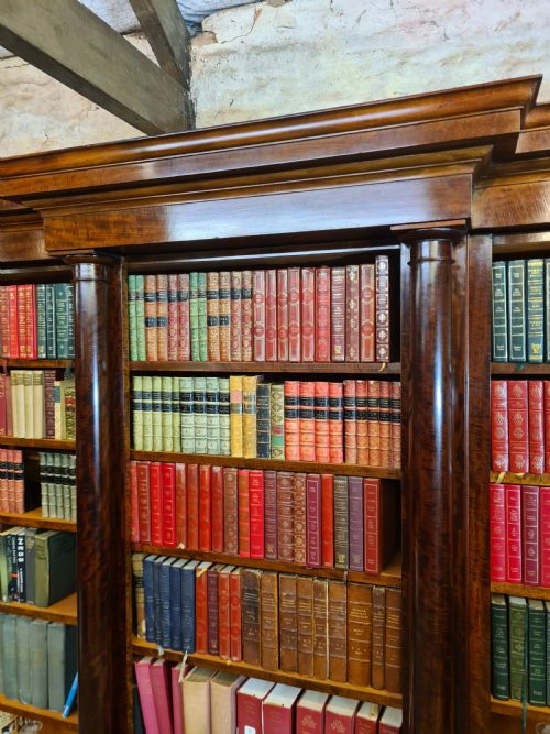 ARCHITECTURAL VICTORIAN MAHOGANY BREAKFRONT BOOKCASE - ADDITIONAL PHOTO 4