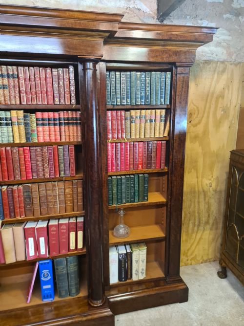 ARCHITECTURAL VICTORIAN MAHOGANY BREAKFRONT BOOKCASE - ADDITIONAL PHOTO 5