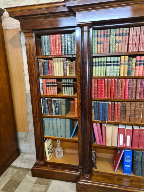 ARCHITECTURAL VICTORIAN MAHOGANY BREAKFRONT BOOKCASE - ADDITIONAL PHOTO 6