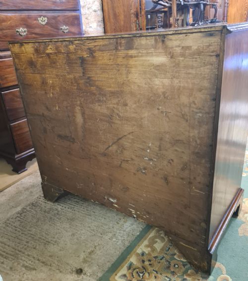 GEORGIAN MAHOGANY CHEST OF DRAWERS - ADDITIONAL PHOTO 1