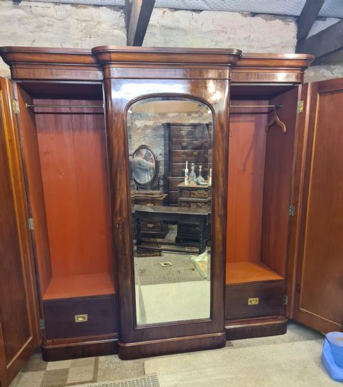 VICTORIAN MAHOGANY BREAKFRONT WARDROBE - ADDITIONAL PHOTO 1
