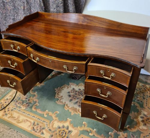 EDWARDIAN MAHOGANY SERPENTINE INLAID DESK - ADDITIONAL PHOTO 6