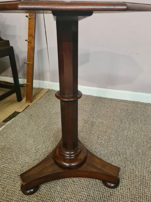 EARLY VICTORIAN OCTAGONAL MAHOGANY SIDE TABLE - ADDITIONAL PHOTO 3