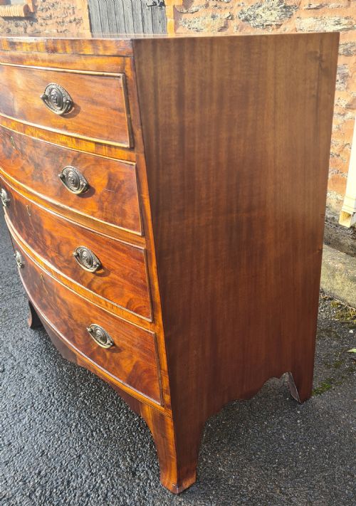 GEORGIAN MAHOGANY BOW FRONT CHEST OF DRAWERS - ADDITIONAL PHOTO 2