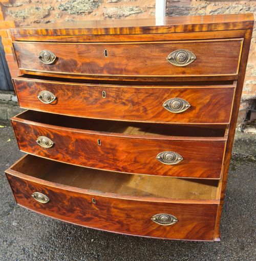 GEORGIAN MAHOGANY BOW FRONT CHEST OF DRAWERS - ADDITIONAL PHOTO 3