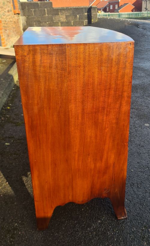 GEORGIAN MAHOGANY BOW FRONT CHEST OF DRAWERS - ADDITIONAL PHOTO 4
