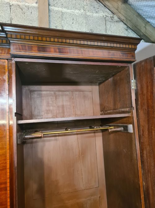 19TH CENTURY GEORGIAN MAHOGANY INLAID FOUR DOOR WARDROBE - ADDITIONAL PHOTO 6