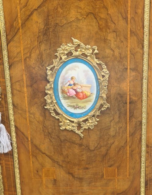 VICTORIAN WALNUT INLAID ORMOLU MOUNTED CREDENZA WITH SEVRES PLAQUES - ADDITIONAL PHOTO 4