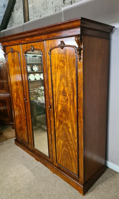VICTORIAN FLAME MAHOGANY TRIPLE WARDROBE - ADDITIONAL PHOTO 1