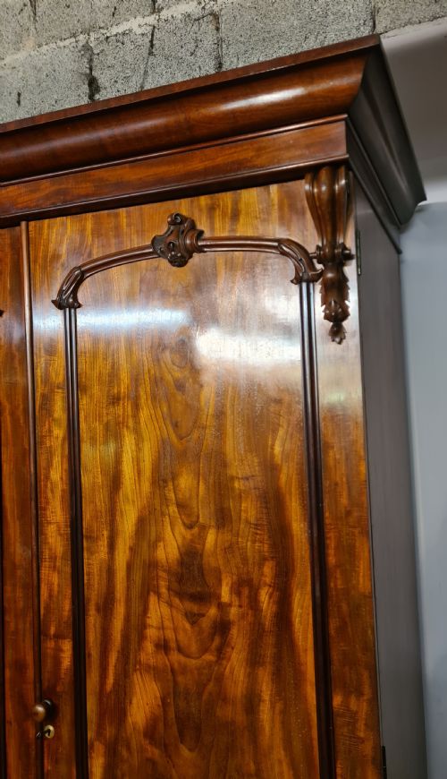 VICTORIAN FLAME MAHOGANY TRIPLE WARDROBE - ADDITIONAL PHOTO 8