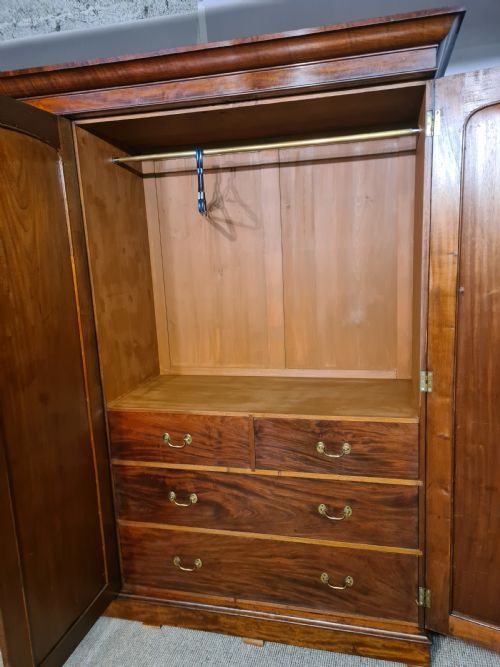 VICTORIAN FLAME MAHOGANY TRIPLE WARDROBE - ADDITIONAL PHOTO 9