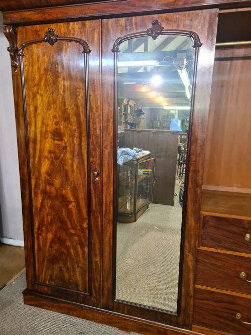 VICTORIAN FLAME MAHOGANY TRIPLE WARDROBE - ADDITIONAL PHOTO 10