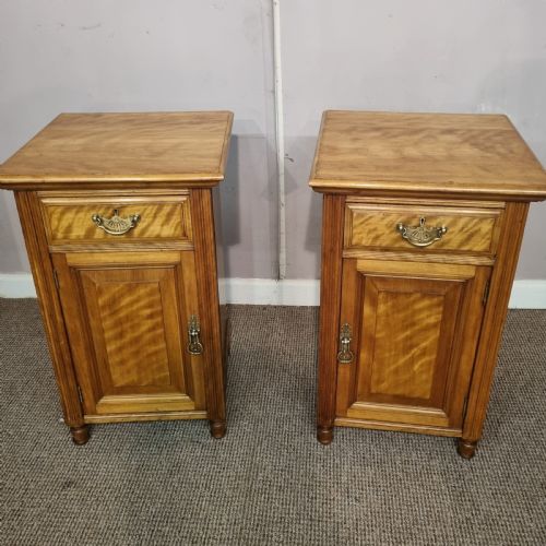 PAIR OF EDWARDIAN SATIN WALNUT BEDSIDE CABINETS MADE BY JOHN TAYLOR AND SON EDINBURGH