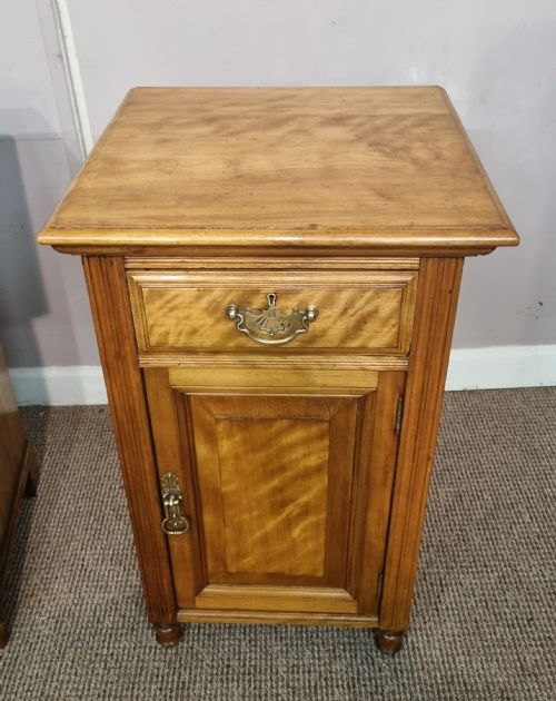 PAIR OF EDWARDIAN SATIN WALNUT BEDSIDE CABINETS MADE BY JOHN TAYLOR AND SON EDINBURGH - ADDITIONAL PHOTO 1