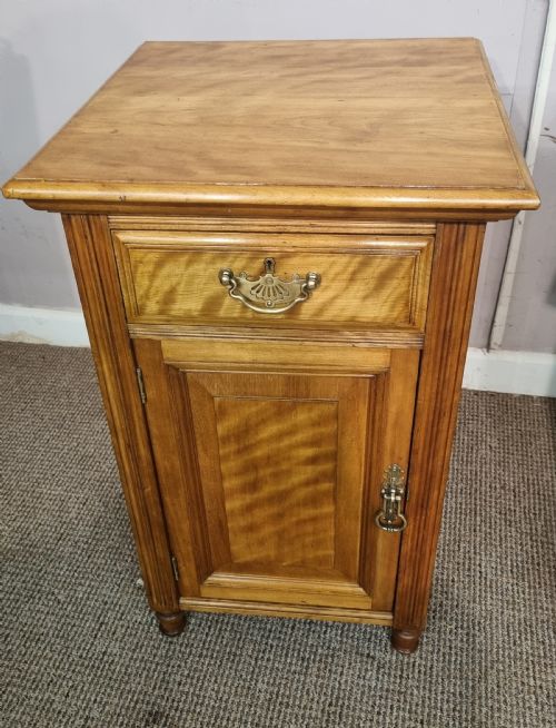 PAIR OF EDWARDIAN SATIN WALNUT BEDSIDE CABINETS MADE BY JOHN TAYLOR AND SON EDINBURGH - ADDITIONAL PHOTO 2
