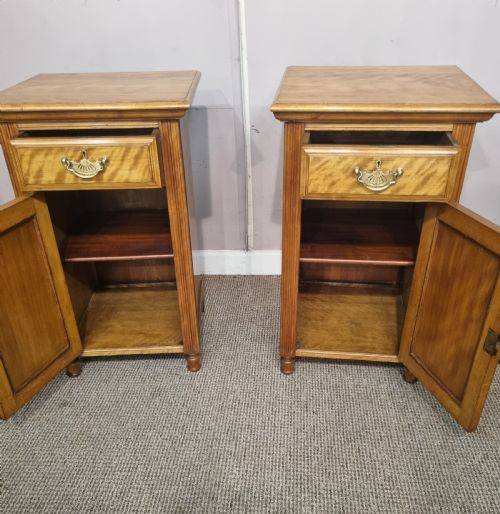PAIR OF EDWARDIAN SATIN WALNUT BEDSIDE CABINETS MADE BY JOHN TAYLOR AND SON EDINBURGH - ADDITIONAL PHOTO 3