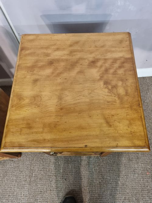 PAIR OF EDWARDIAN SATIN WALNUT BEDSIDE CABINETS MADE BY JOHN TAYLOR AND SON EDINBURGH - ADDITIONAL PHOTO 4