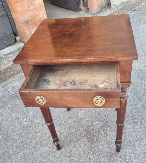 19TH CENTURY MAHOGANY SIDE TABLE OR LAMP TABLE - ADDITIONAL PHOTO 1