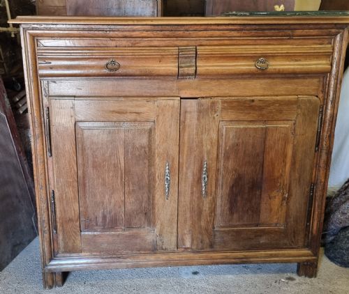 EARLY 19TH CENTURY FRENCH PROVINCIAL OAK AND FRUIT WOOD HOUSE MAID CUPBOARD