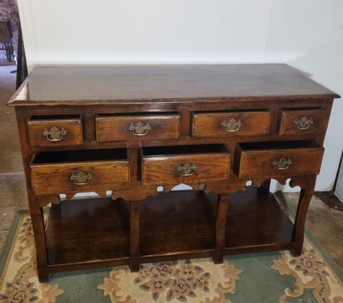 1920S GEORGIAN STYLE DISTRESSED OAK DRESSER BASE WITH POTBOARD BASE - ADDITIONAL PHOTO 1