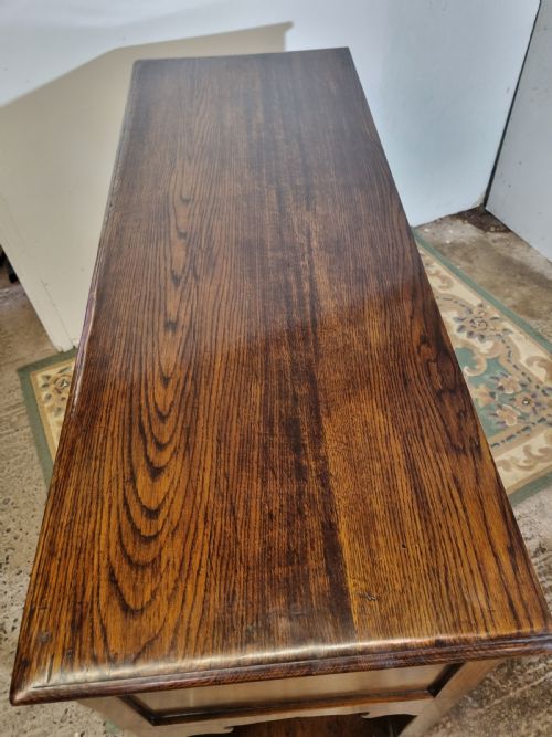 1920S GEORGIAN STYLE DISTRESSED OAK DRESSER BASE WITH POTBOARD BASE - ADDITIONAL PHOTO 2