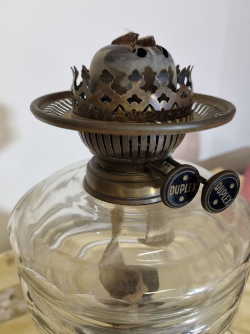 VICTORIAN OIL LAMP - ADDITIONAL PHOTO 2