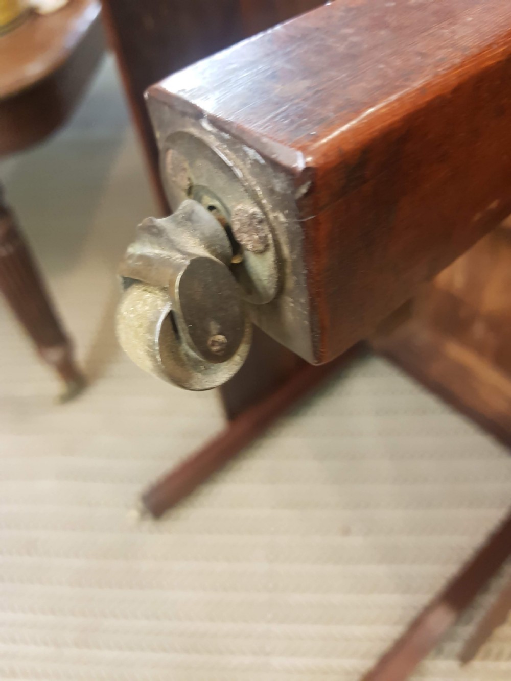 Georgian Mahogany Drop Leaf Dinning Table View X