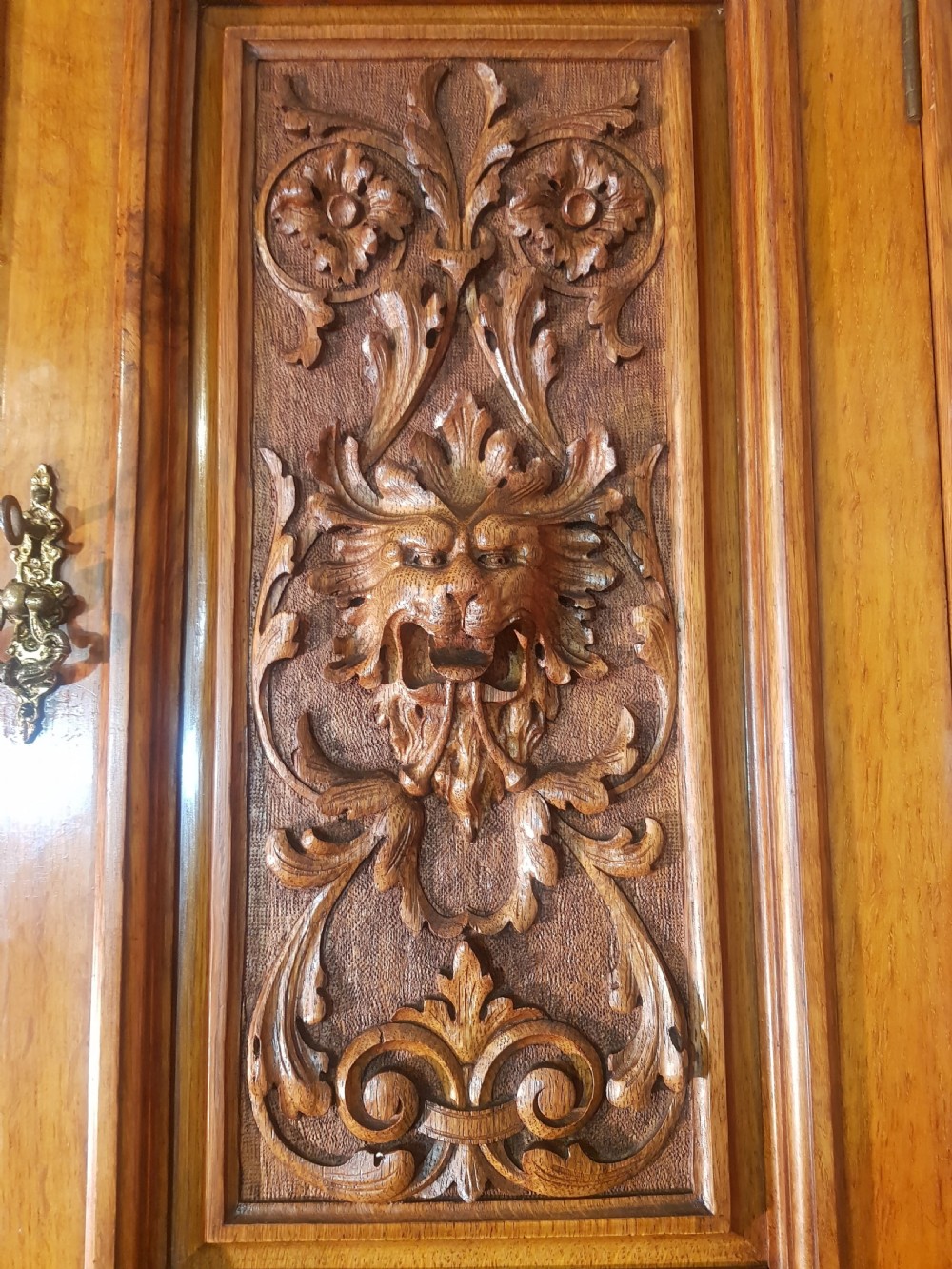 Victorian Oak mirror door wardrobe.  View V