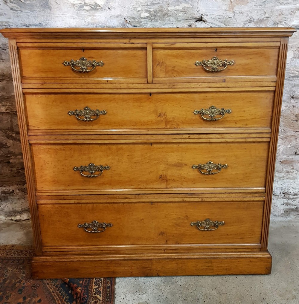 Victorian Oak Chest of drawers.  View II