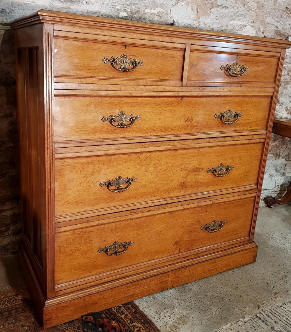 Victorian Oak Chest of drawers.  View III