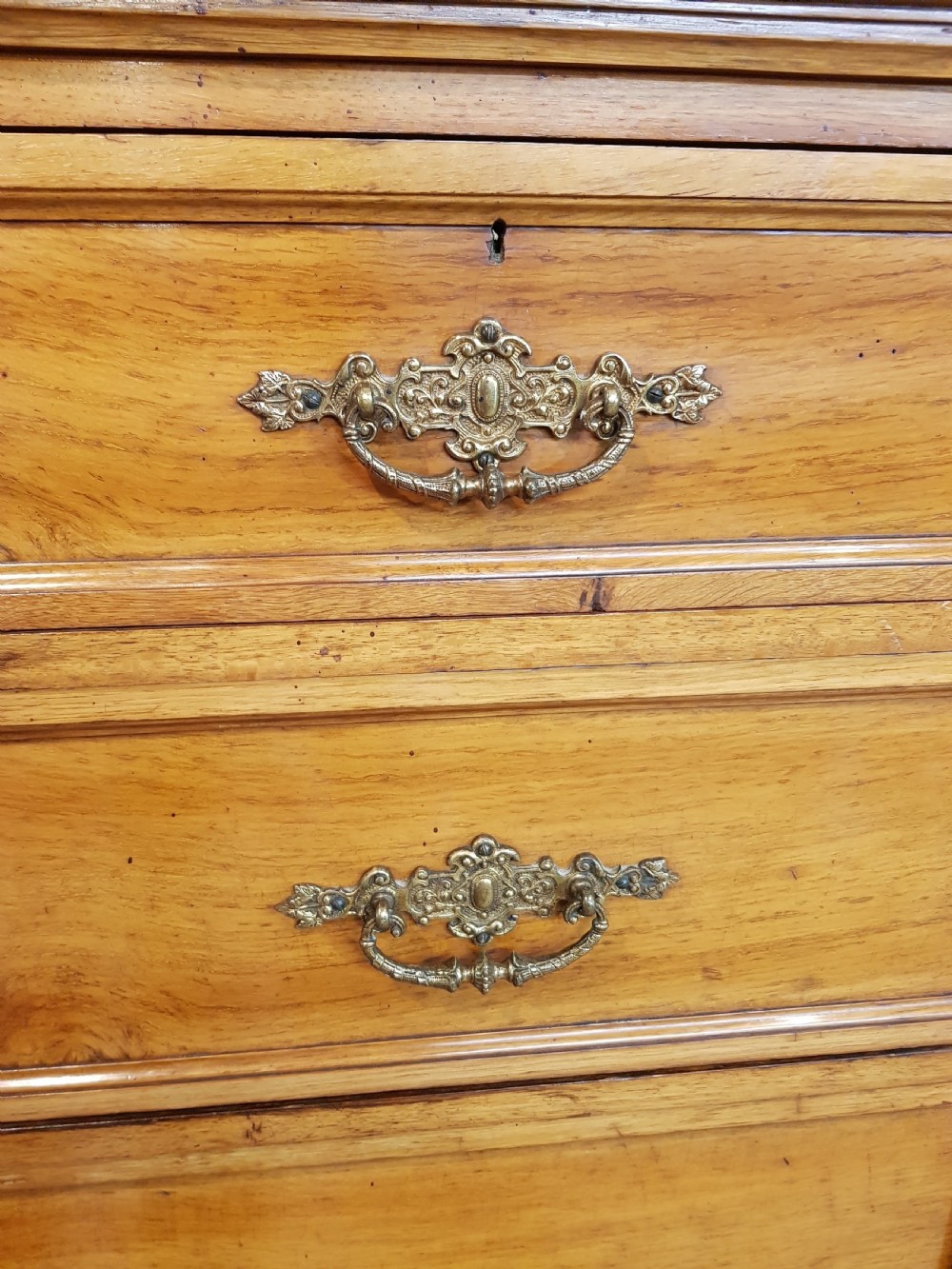 Victorian Oak Chest of drawers.  View IV