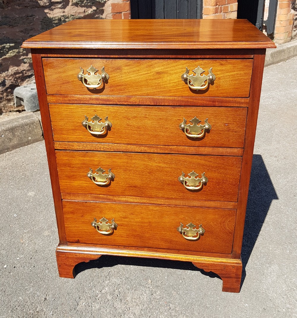 Small Edwardian Chest of drawers. 