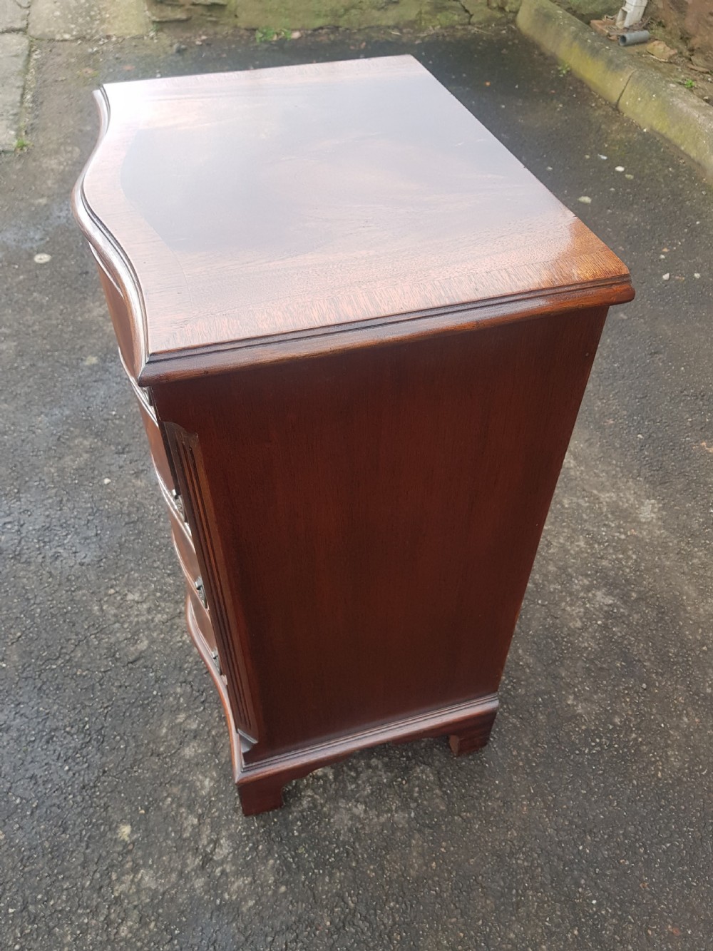 1920s Mahogany Serpentine Chest of drawers  View III