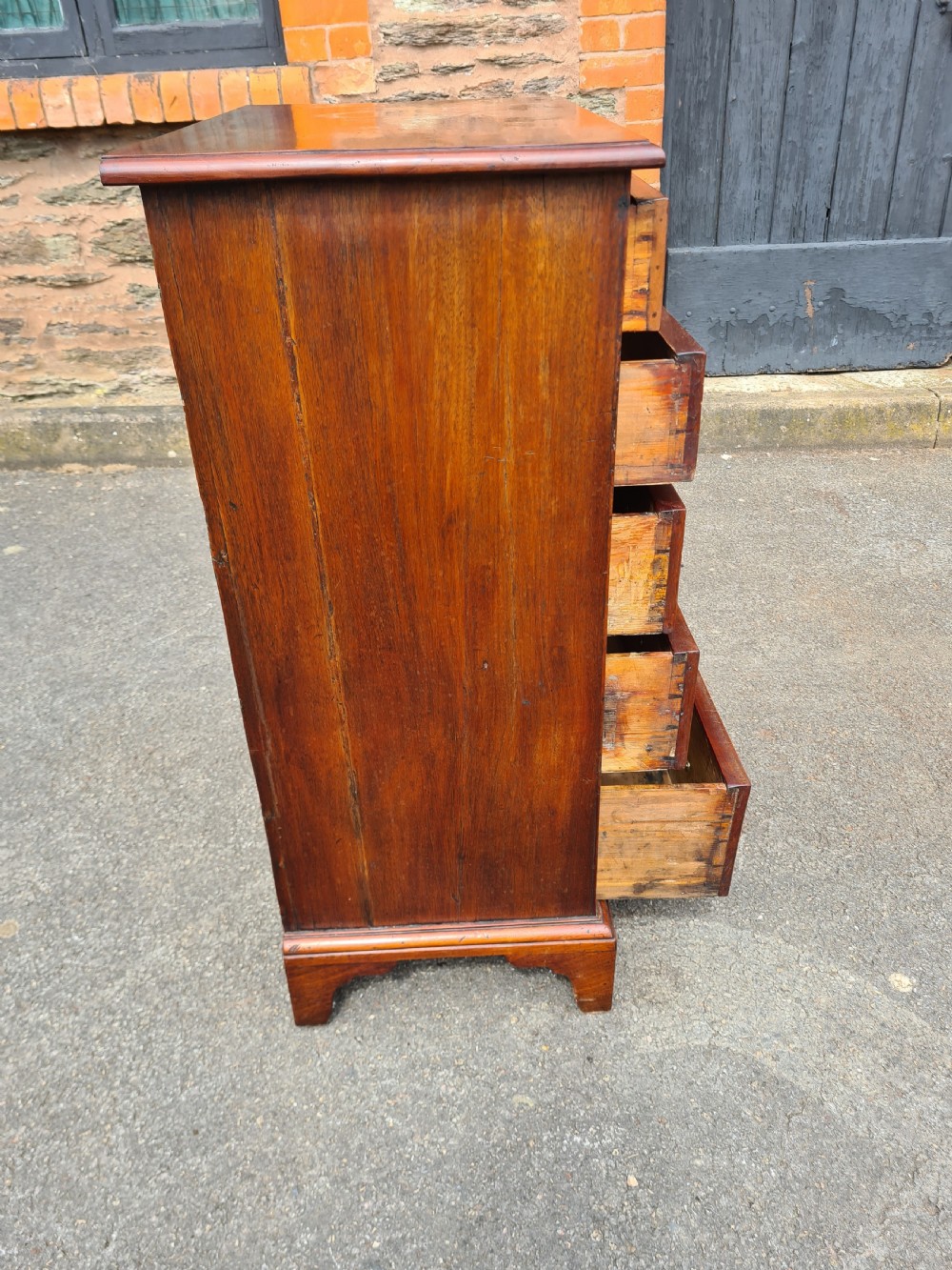 Georgian Mahogany Chest of drawers  View V