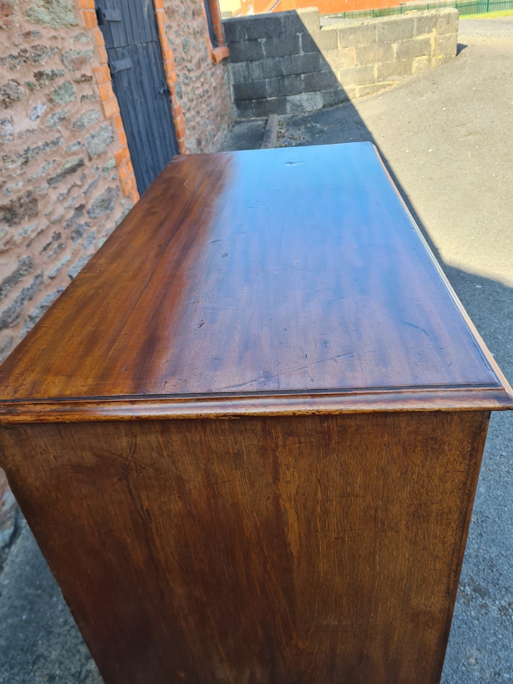 ANTIQUE GEORGIAN MAHOGANY CHEST OF DRAWERS.  View III