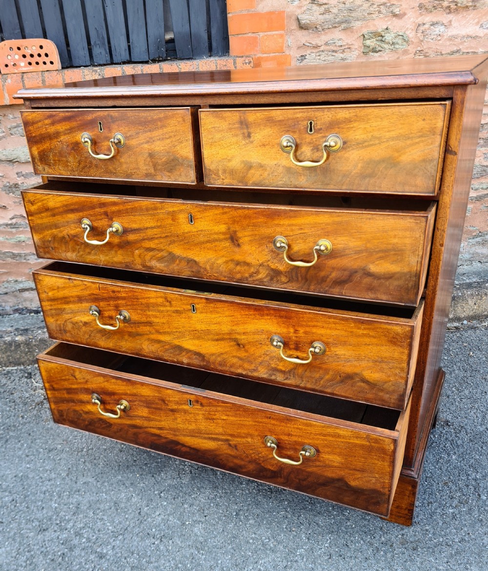 ANTIQUE GEORGIAN MAHOGANY CHEST OF DRAWERS.  View VII