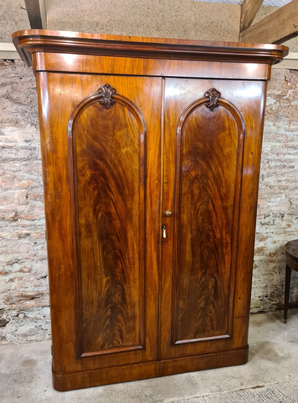 ANTIQUE VICTORIAN MAHOGANY TWO DOOR WARDROBE. 