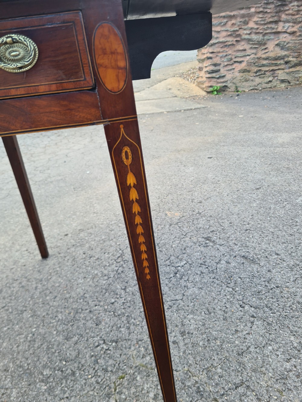 ANTIQUE GEORGIAN MAHOGANY INLAID PEMBROKE TABLE.  View III