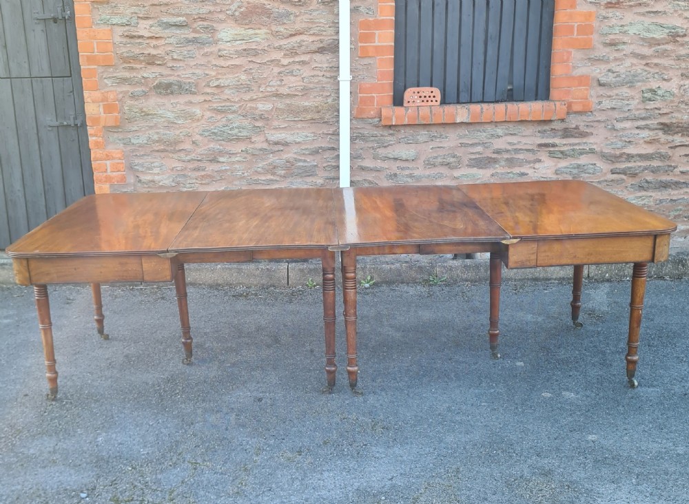 Georgian Mahogany ten leg two leaf Dinning Table  View III
