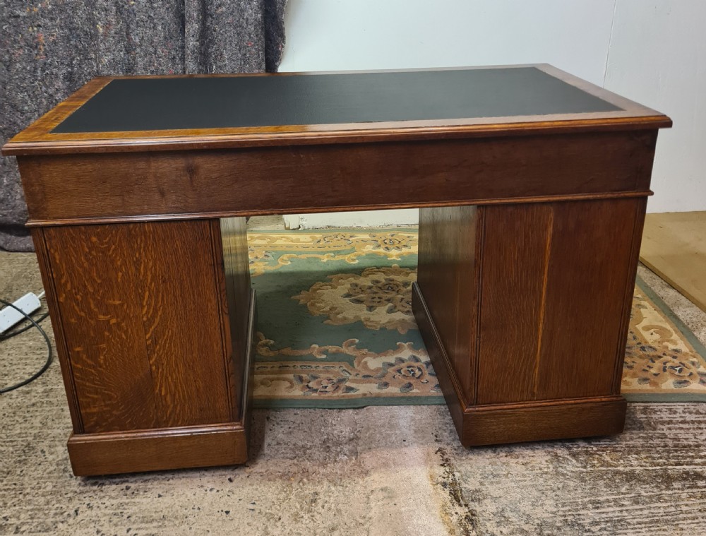 Edwardian Maple & Co Oak Pedistal Desk  View VI