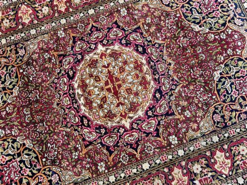 ANTIQUE ISFAHAN RUG 209M X 139M - ADDITIONAL PHOTO 9