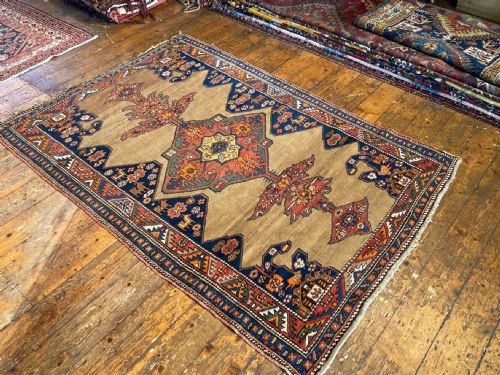 ANTIQUE CAUCASIAN RUG 181M X 124M - ADDITIONAL PHOTO 2