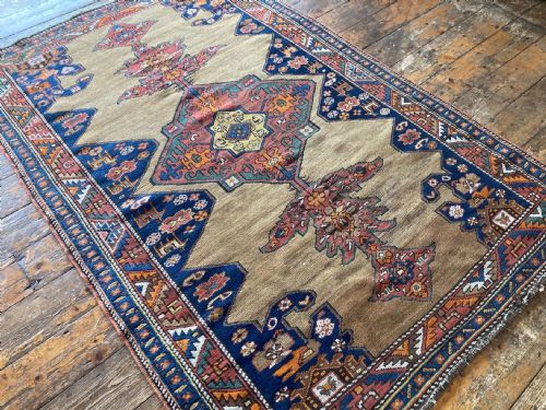 ANTIQUE CAUCASIAN RUG 181M X 124M - ADDITIONAL PHOTO 3