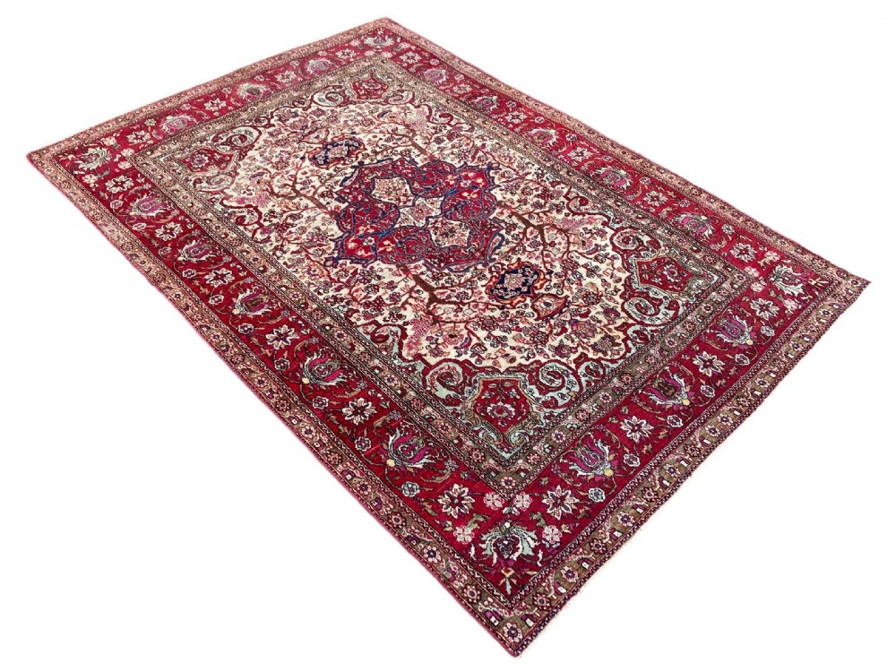 Antique Isfahan Rug 2.10m x 1.48m View III