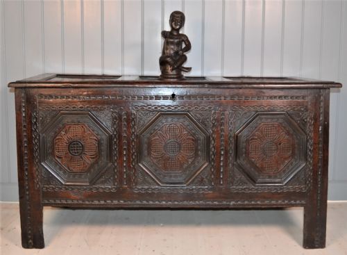 oak coffer - CATEGORY: ANTIQUE CHESTS - DATED 17TH CENTURY